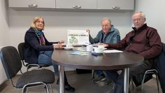 (v. l.) . Im Elbe-Weser Dreieck setzen sich die Regionalkoordinatoren Rita Kröncke, Fritz Beinker und Beiratsmitglied Gerhard Hillmann  für mehr Biodiversität und den Schutz von Lebensräumen ein.
