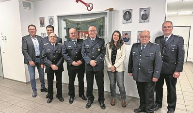Erster Stadtrat Thorsten Küver, (v.li.) Stadtbrandmeister Nils Schwarz, Frank Bartmann, Andre Matthias, Holger Naubert, stellvertretende Ordnungsamtsleiterin Yvonne Janda, stellv. Stadtbrandmeister Torsten Buck und Abschnittsleiter Jörg Suske.