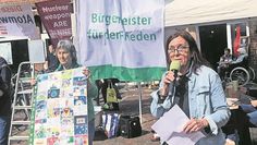 Brigitte Neuner-Krämer macht auf den Hiroshimatag aufmerksam.