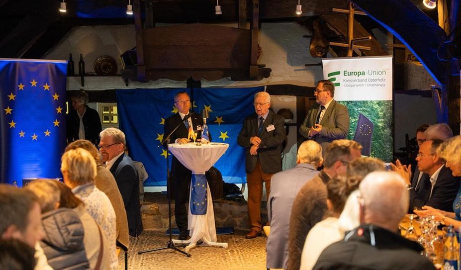 (v. l.) Jörg Struckmeier, Peter Hoheisel und Marcus Wiedelmann beim zweiten Jahresempfang der Europa-Union Osterholz.