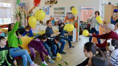 Neben der Hausaufgabenhilfe und Fragen zu seiner Person, konnten die Kinder auch ausgelassen mit Dirk-Frederik Stelling spielen.