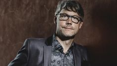 Christoph Sieber ist mit seinem neuen Programm auf Tour.