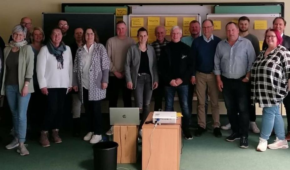 Blicken weiterem Zusammenarbeiten hoffnungsvoll entgegen: Ein Teil der Mitwirkenden der Klausurtagung.