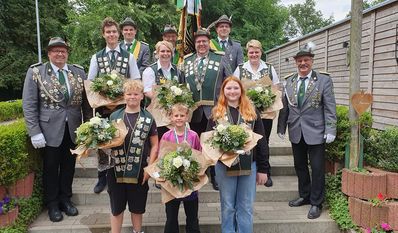 Das Königshaus um König Timo Busch und Königin Tina Peters hofft auf ein erfolgreiches Schützenfest.