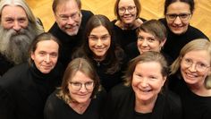 Die Mitglieder des neu gegründeten Ensembles freuen sich, ihr Können dem Publikum zu präsentieren.
