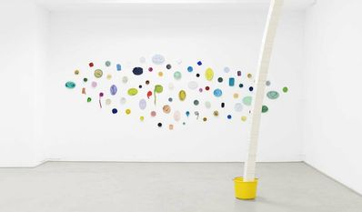 Neben ihrer Eigensta¨ndigkeit und Komplexita¨t treten die Exponate im Ausstellungskontext in einen Dialog.