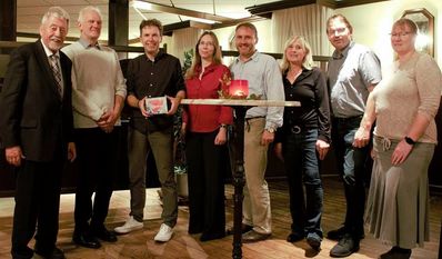 Beim Stiftungsessen der Kirchengemeinde Kirchwistedt war Friedenspädagoge Michael Freitag-Parey (3. v.li.) zu Gast.