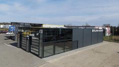 Im Autohaus Brunkhorst kommen interessierte Unternehmer:innen aus der Region zusammen.