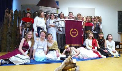 Die Schüler:innen sind bereits fleißig am Proben und freuen sich auf die Aufführungen.