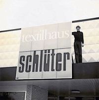 Der damals 16-Jährige Werner junior auf dem Vordach 1968.