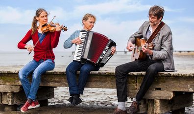 Die Musiker:innen von DreyBartLang freuen sich, ihre musikalischen Geschichten zu präsentieren.