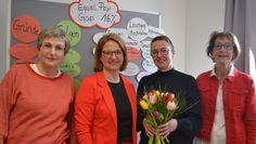 Das Team der Ko-Stelle, Frauke Siems, Ilka Holsten-Poppe und Johanna Meeske,  bedanken sich bei Silke Sylvester für den interaktiven Vortrag.
