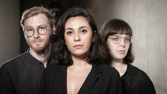 The Sheen Trio stellt sein Debutalbum „Gozar“ vor:  Philipp Buck, Shabnam Parvaresh und Ula Martyn-Ellis.