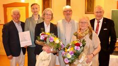 Martin Wagener, Dorothea v. Rex-Gröning, Katrin Schütte, Volker Lütjen, Jutta-Irene Dehlwes-Grotefend und Fritz Bokelmann bei der Preisverleihung Im Martin-Luther-Saal der St. Marien Kirche.