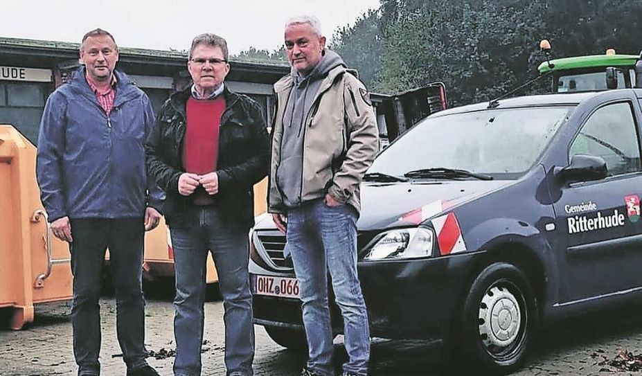 Ritterhude (eb). Aufgrund der hervorragenden Idee und des Einsatzes von Bürgermeister Gerd Brauns von der Samtgemeinde Hambergen wurde ein ausgemusterter Pritschenwagen des Bauhofs der Gemeinde Ritterhude an die ukrainische Armee übergeben. Somit wurde der Wagen vor dem Verschrotten bewahrt und den Soldaten geholfen. Das Fahrzeug wird dringend benötigt, um die im Fronteinsatz verwundeten oder gefallenen Soldaten transportieren zu können.