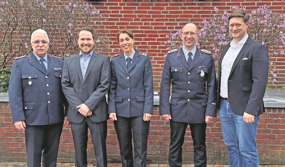Lilienthal (eb).  Bei der Ortsfeuerwehr Seebergen standen im März die Neuwahlen der verschiedenen Ämter an. Als Nachfolger des ehemaligen Ortsbrandmeisters Silvio Köhn wurde nun offiziell Rüdiger Zilz gewählt. Dr. Birte Halbach ist als erste Frau die stellvertretende Ortsbrandmeisterin. Bürgermeister Kim Fürwentsches überreichte den beiden ihre Urkunden und freut sich auf die künftige Zusammenarbeit.