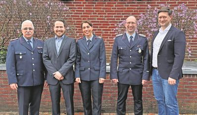 Lilienthal (eb).  Bei der Ortsfeuerwehr Seebergen standen im März die Neuwahlen der verschiedenen Ämter an. Als Nachfolger des ehemaligen Ortsbrandmeisters Silvio Köhn wurde nun offiziell Rüdiger Zilz gewählt. Dr. Birte Halbach ist als erste Frau die stellvertretende Ortsbrandmeisterin. Bürgermeister Kim Fürwentsches überreichte den beiden ihre Urkunden und freut sich auf die künftige Zusammenarbeit.