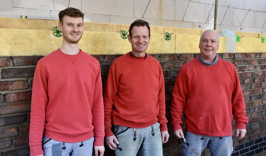 Harry Burfeind (Mitte) und seine Mitarbeiter Lucas Burfeind (links) und Thomas Wellbrock.