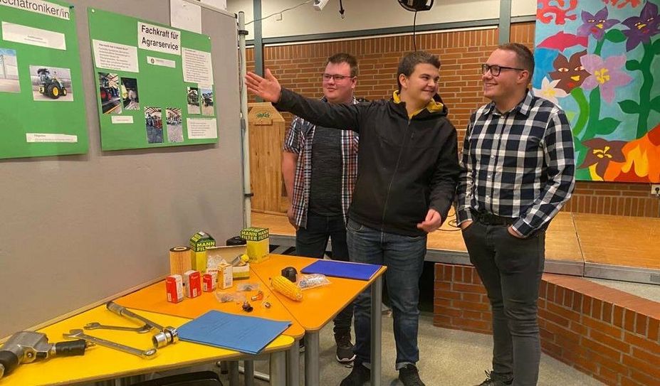 Schüler:innen berichteten von ihren Praktikumserfahrungen.