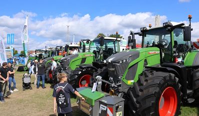 Auch die modernste Landtechnik können sich die Gäste anschauen.