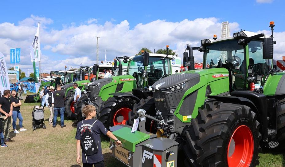 Auch die modernste Landtechnik können sich die Gäste anschauen.