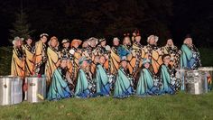 Die Mitglieder von Samba La Moor in ihren neuen Kostümen, die sie dem Publikum beim Event präsentieren werden.