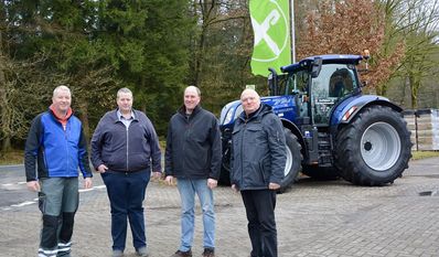 Mitarbeiterin Christina Kahrs kennt sich in dem Sortiment bestens aus.