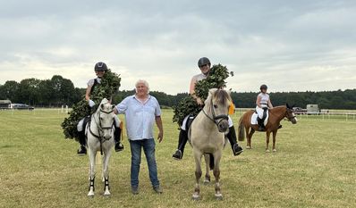 Janne Köster und Venja Kalkau wurden gebührend gefeiert.