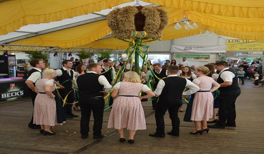 Traditionelle Tänze werden die Besucher:innen begeistern.
