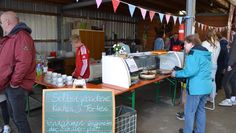 Der Schulförderverein hat wieder zahlreiche Kuchen, Torten und Waffeln im Angebot.