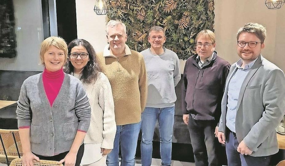 Das WIR-Vorstandsteam um Hanjo Postels (3. v. li.)