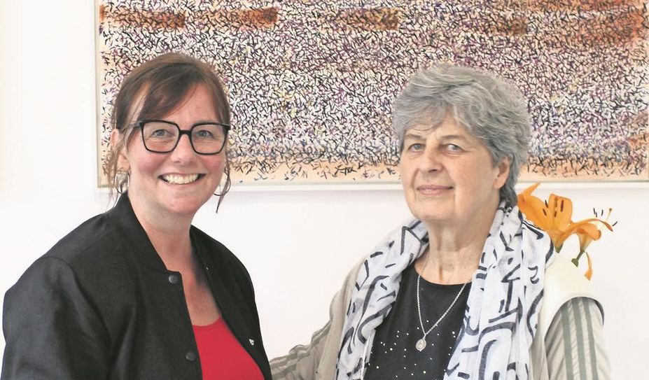 Projektleiterin Anja Schlesselmann-Jansen mit der Künstlerin Elfi Wiese.
