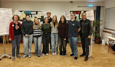 Die jungen Menschen freuen sich auf ihre kommenden Aufgaben als Jugendleiterinnen und Jugendleiter.