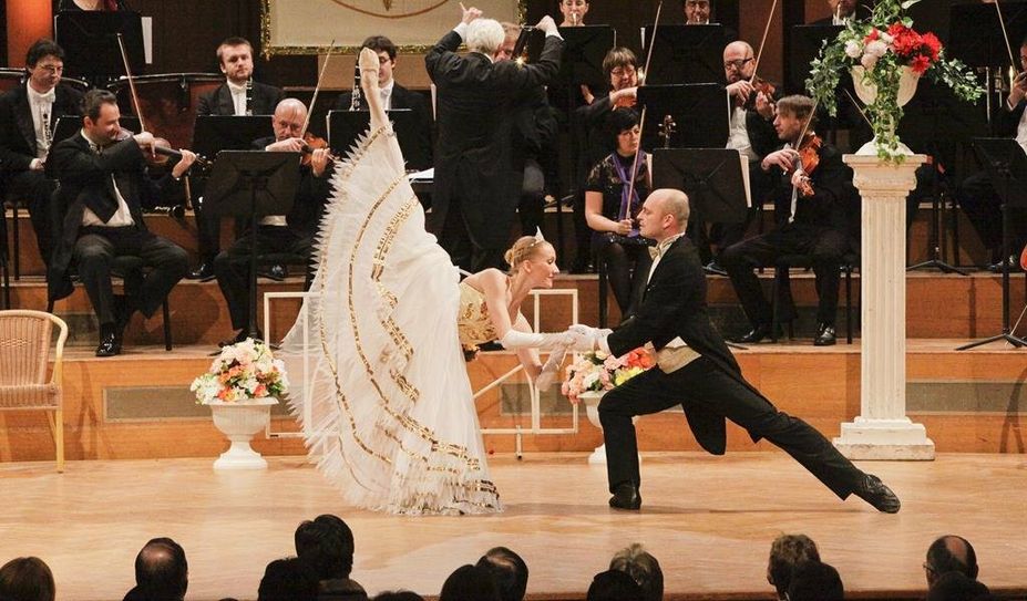 Ein Tanzfeuerwerk erwartet die Besucher:innen im STADEUM. Foto: STADEUM