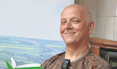 Ralf G. Poppe wird das Publikum mit Plates Geschichten zum Staunen bringen.
