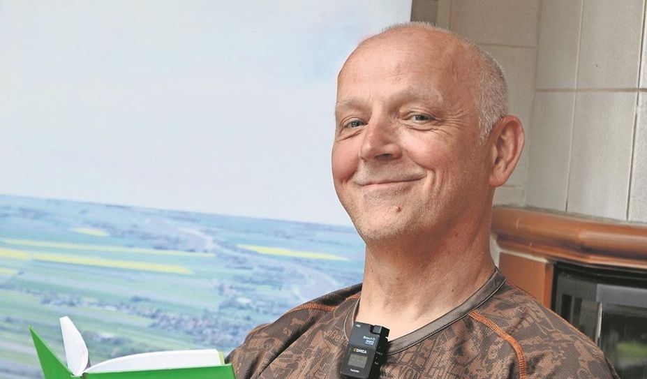 Ralf G. Poppe wird das Publikum mit Plates Geschichten zum Staunen bringen.