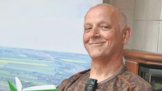 Ralf G. Poppe wird das Publikum mit Plates Geschichten zum Staunen bringen.