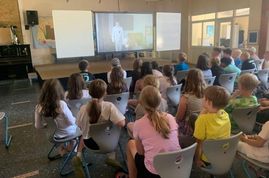 Die Karlshöfener Schüler:innen bei der Vorführung ihres Films.