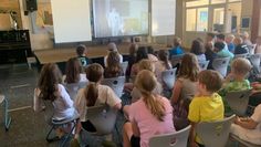 Die Karlshöfener Schüler:innen bei der Vorführung ihres Films.