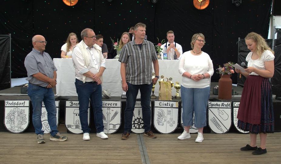 (v. r.) Fragerunde an die Ehrengäste mit Romina Beardi an Susanne Garbade (Landfrauen), Henner Weyhe (Landvolk), Thorsten Krüger (Landrat) und Gerd Tienken(stellv. Bürgermeister