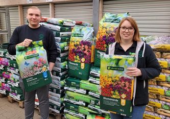 Auch die passende Erde für die verschiedenen Pflanzen sind im Raiffeisenmarkt zu finden.