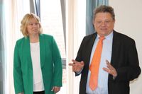 Petra Reiß und der niedersächsische Gesundheitsminister Dr. Andreas Philippi.