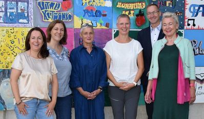 Die Mitarbeiterinnen des Pflegekinderdienstes und des Jugendamtes helfen Pflege- und Adoptiveltern bei der Erziehung ihrer Pflege- und Adoptivkinder.