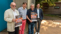 Von links: Jürgen Langenbruch, Henry Balzer-Schürmann, Rolf Grotheer und Jannis Menge werben für die Sondervorstellung auf der Freilichtbühne.