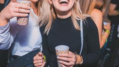 Ein letztes Mal vor der Sommerpause kann zu Hits von damals ausgelassen getanzt werden.