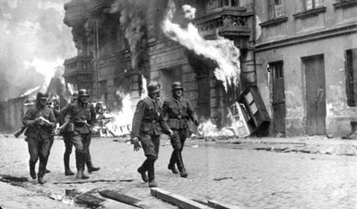 Vladka Meed auf einer ihrer Missionen als Kurierin.