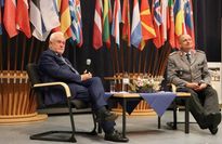 Der ehemalige Bundestagsvizepräsident Wolfgang Kubicki und Brigadegeneral Holger Draber.