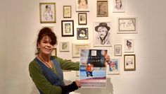 Tina Abich freut sich, dass so viele Künstler:innen an der Ausstellung teilnehmen.