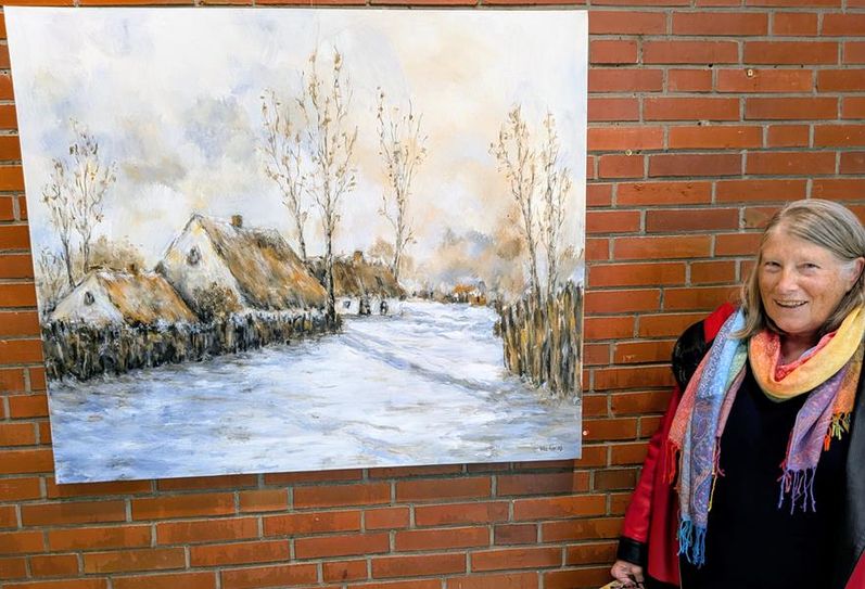 Das Bild‚‚ Winter in Masuren‘‘ vom Bokeler Künstler Heinz Glaasker löste bei Marlies Tetzner aus Hagen sofort Kindheitserinnerungen aus.