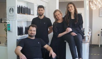 Laden ein: Seyfettin Boral (v. li.), Beschir Boral, Susann Krieglsteiner und Sumaja Boral.